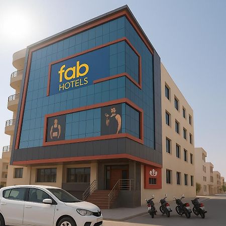 Fabhotel The Golf Inn Нойда Экстерьер фото