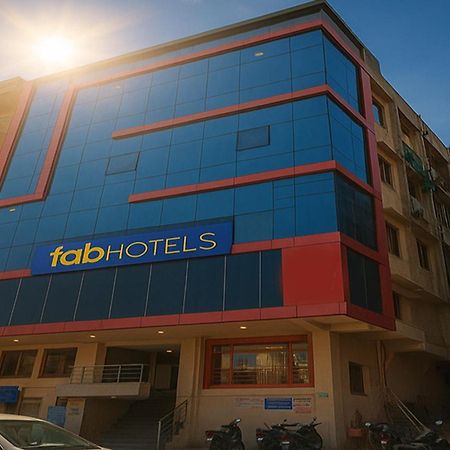 Fabhotel The Golf Inn Нойда Экстерьер фото