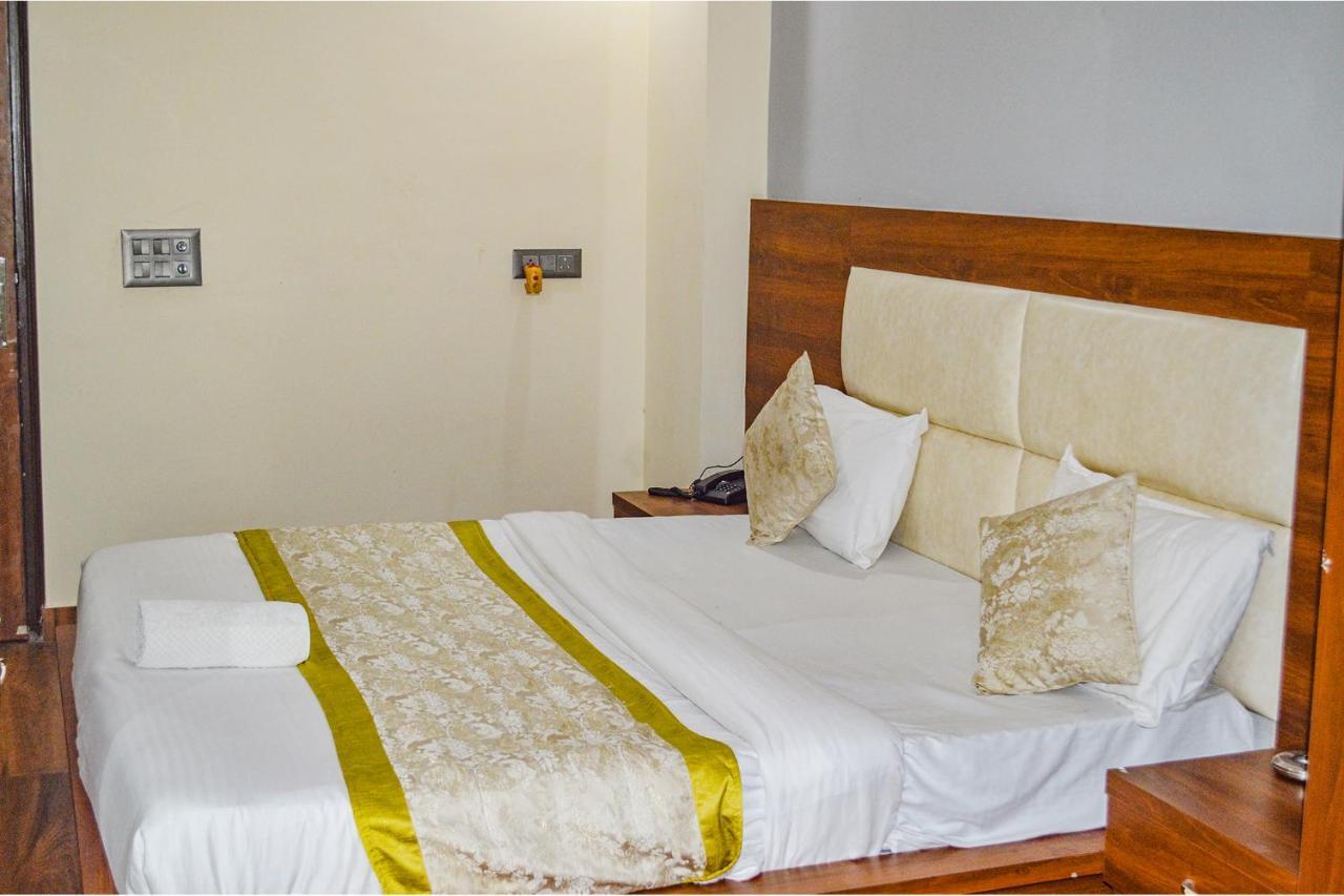 Fabhotel The Golf Inn Нойда Экстерьер фото