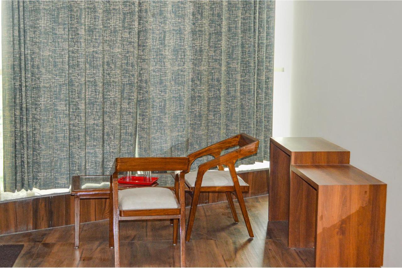 Fabhotel The Golf Inn Нойда Экстерьер фото