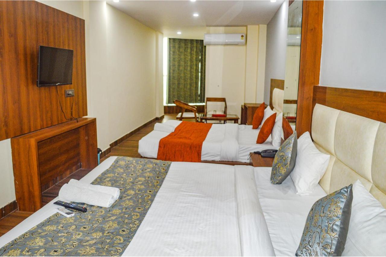Fabhotel The Golf Inn Нойда Экстерьер фото