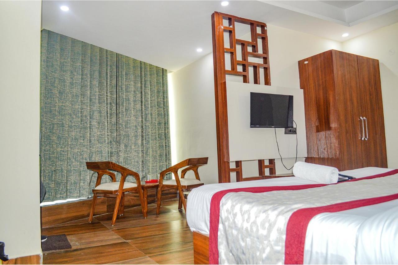 Fabhotel The Golf Inn Нойда Экстерьер фото