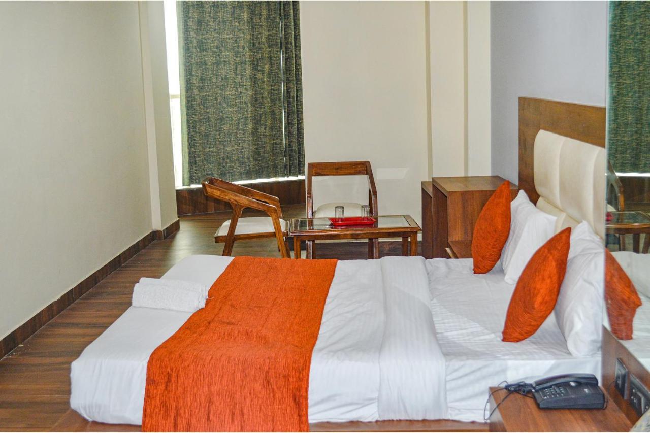 Fabhotel The Golf Inn Нойда Экстерьер фото