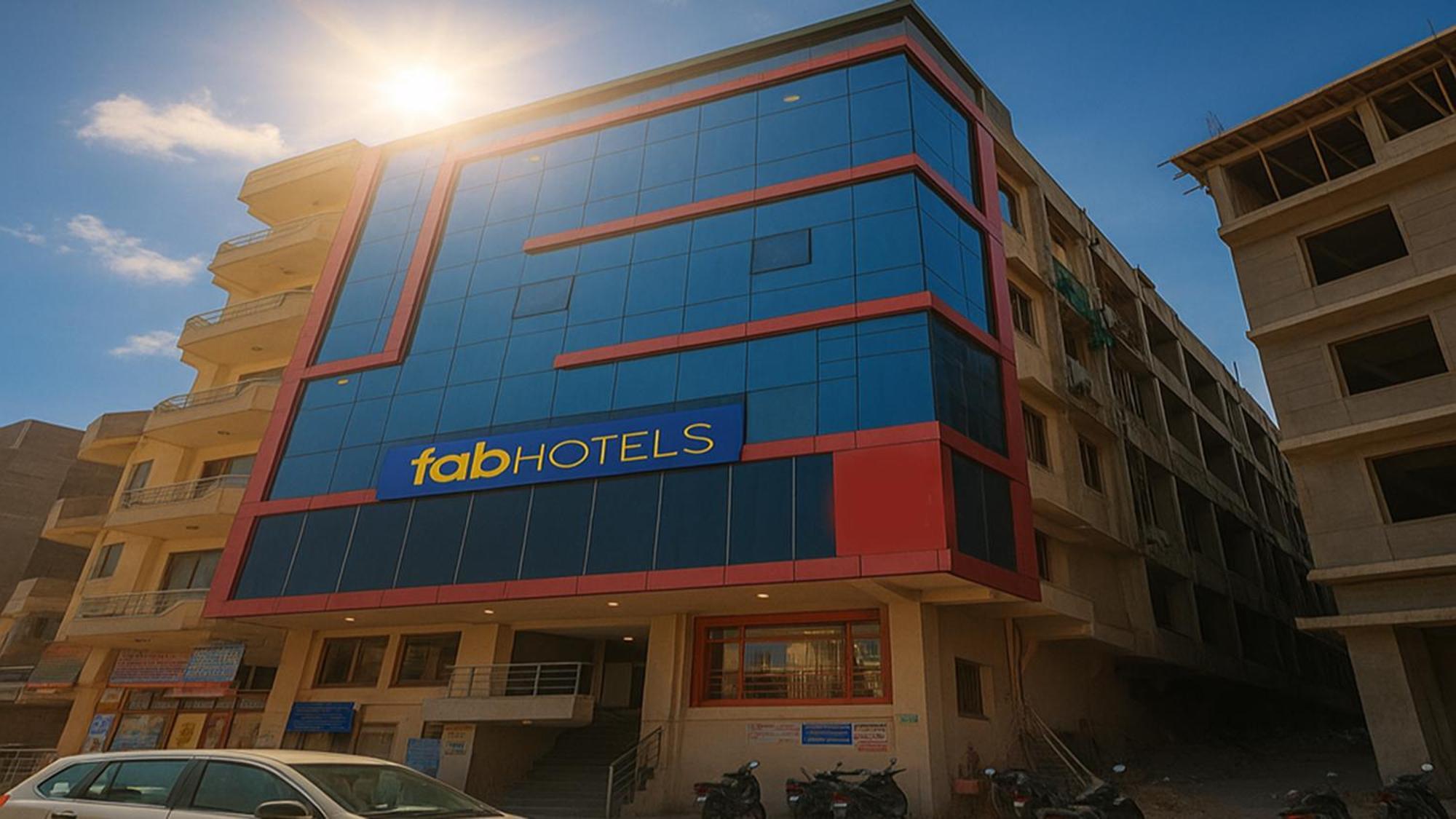 Fabhotel The Golf Inn Нойда Экстерьер фото